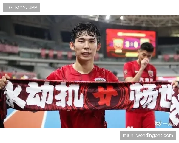 海港换人名额吃紧，杨世元头部受伤启用脑震荡规则